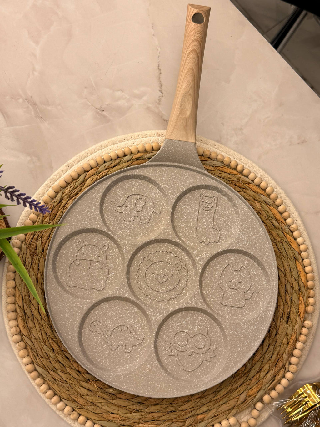 طاسة بان كيك ٧ عيون